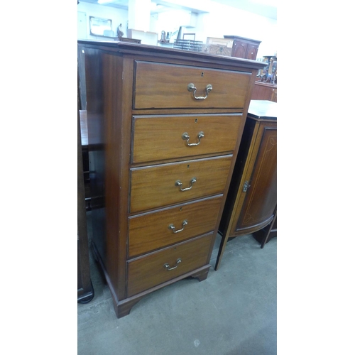 112 - A George III style mahogany chest of drawers