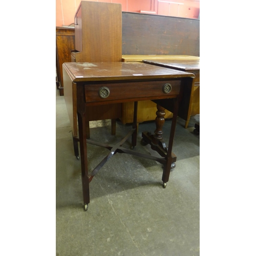 118 - A George III mahogany drop-leaf single drawer side table