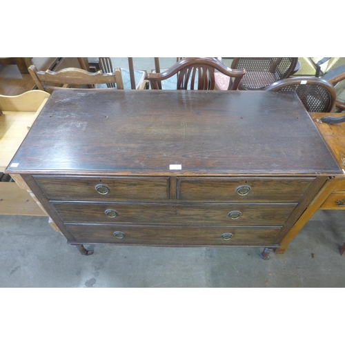 198 - An early 20th Century oak chest of drawers