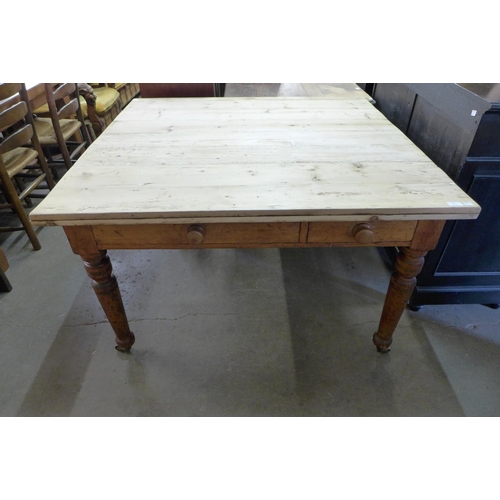 34 - A Victorian pine two drawer farmhouse kitchen table