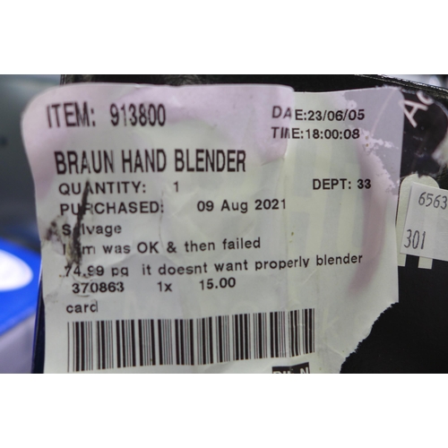 3067 - Braun Hand Blender    ( 301 - 23 )   * This lot is subject to vat