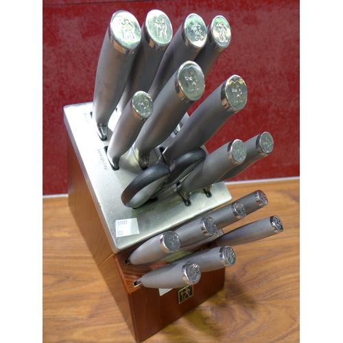 3076 - Henckels Knives & Block Set, (Incomplete). Original RRP £144.99 + VAT (300-60) *This lot is subject ... 