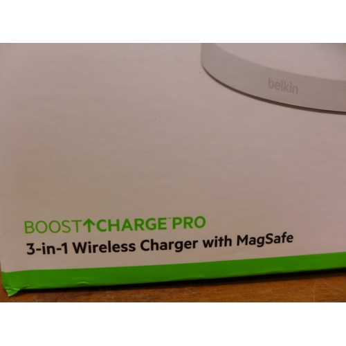 3109 - Belkin 3-in-1 15W Wireless White Charger   ( 301 - 179 )   * This lot is subject to vat