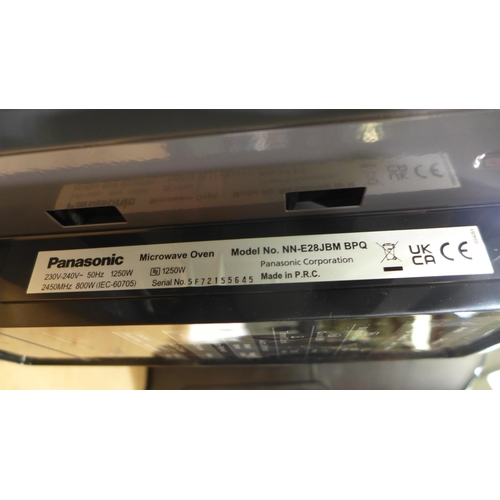 3198 - Panasonic Solo Black Microwave (Model: NN-E28JBM) (296-251)   * This lot is subject to vat