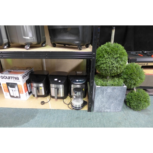 3318 - Various Scrap items incl: Gourmia Air fryers, Russell Hobbs Kettle & Topiary Artificial Tree  * This... 