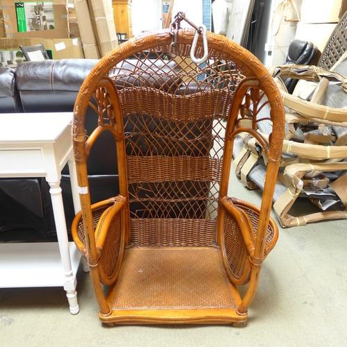 1521 - A wicker hanging egg chair