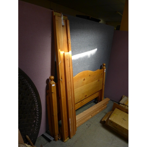 1595 - A pine double size bed frame