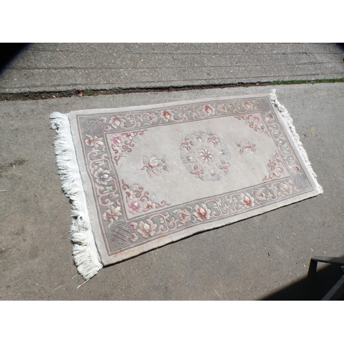 2211 - A beige patterned rug, approx. 170 x 90cm