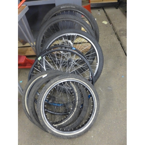 2393 - 8 Assorted bike wheels