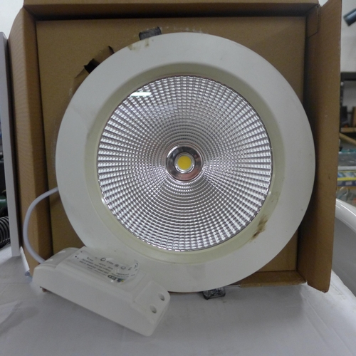 2448 - Venture Lighting bright white spotlights - unused in boxes (8 in a box), with drives - model no. DRV... 