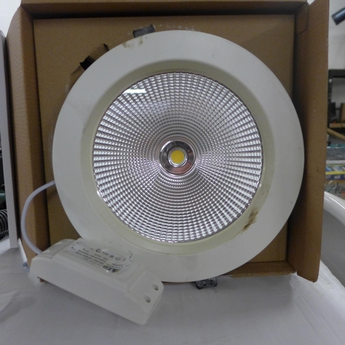 2449 - Venture Lighting bright white spotlights - unused in boxes (8 in a box), with drives - model no. DRV... 