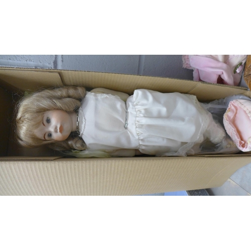 1109 - A porcelain collector's doll, boxed, an octagonal mirror and a china dish **PLEASE NOTE THIS LOT IS ... 