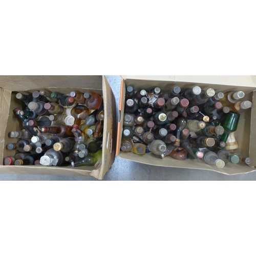 1115 - A collection of vintage glass bottles **PLEASE NOTE THIS LOT IS NOT ELIGIBLE FOR POSTING AND PACKING... 