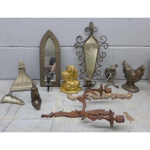 1123 - A collection of decorative items, including a sconce, wall mounts, etc. **PLEASE NOTE THIS LOT IS NO... 