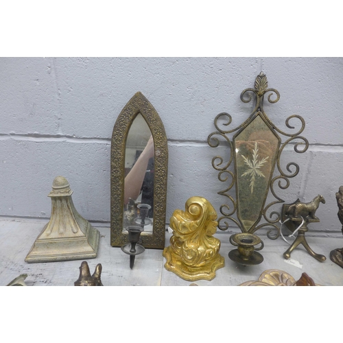 1123 - A collection of decorative items, including a sconce, wall mounts, etc. **PLEASE NOTE THIS LOT IS NO... 