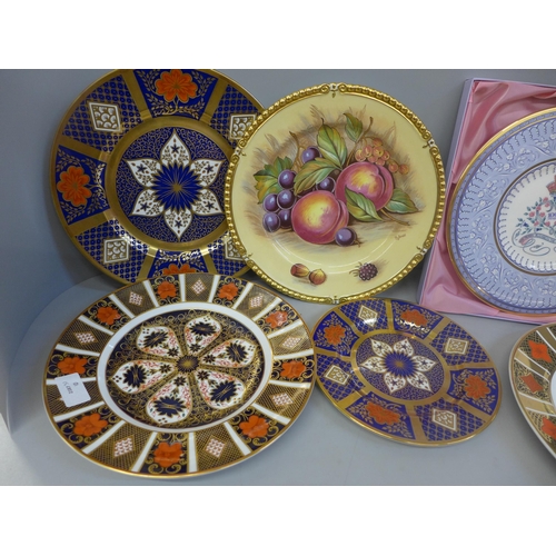 638 - Six plates including a Royal Crown Derby 1128 pattern plate, Caverswall, Aynsley signed D. Jones, Qu... 