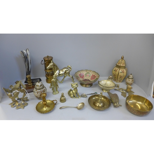 690 - A collection of brassware