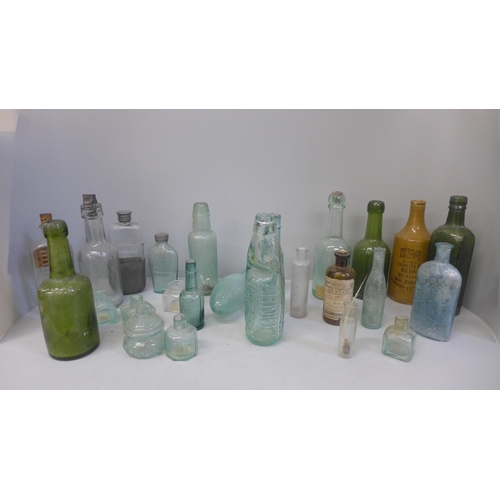 692 - A collection of glass bottles, medical, etc.  **PLEASE NOTE THIS LOT IS NOT ELIGIBLE FOR POSTING AND... 