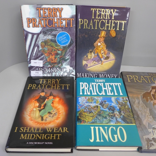 731 - Five hardback first edition Discworld novels by Terry Pratchett; Jingo, The Last Hero, Making Money,... 