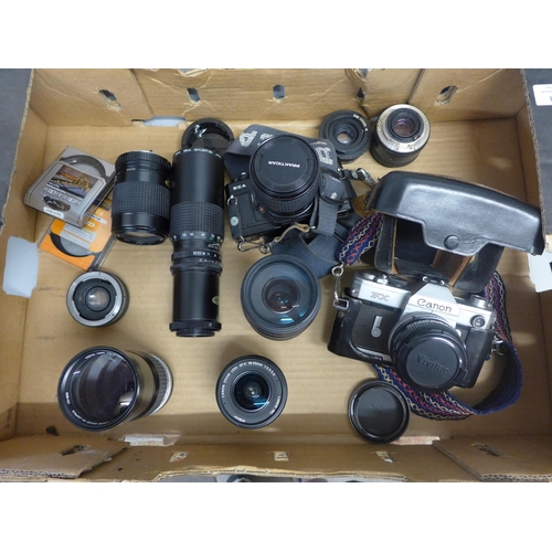 748 - A collection of cameras and camera equipment, lenses, etc.