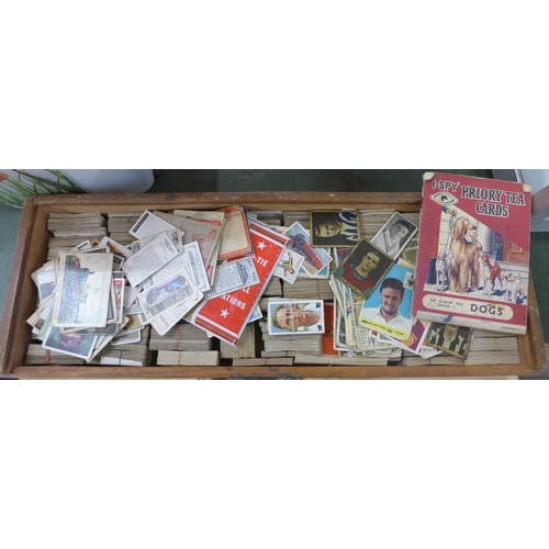 749 - A large collection of cigarette cards including Players, Wills, etc.