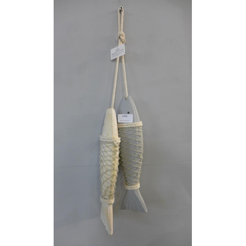 1410 - A hanging wooden fish bunch H60cm (884307)