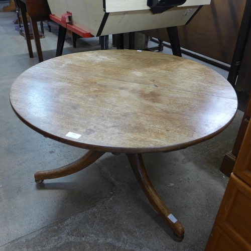 202 - A George III mahogany circular tripod table