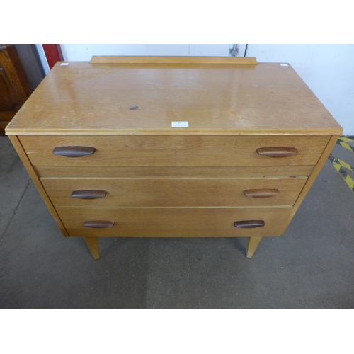 51 - A light oak chest of drawers