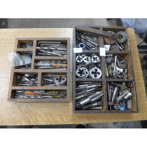 2070 - 2 Trays of engineering tools mostly taps and dies