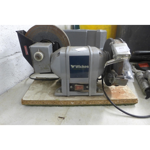 2074 - A Wickes 240v whet stone bench grinder