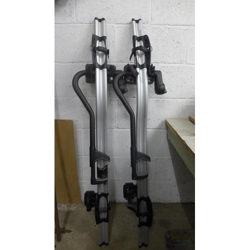 2075 - 2 Thule bike bars with keys