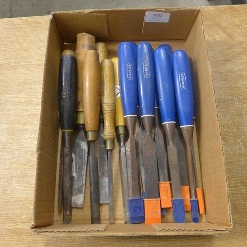 2082 - A box of assorted chisels including Marples