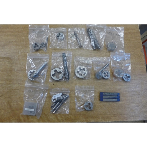 2148 - A tray of UNC & UNF taps & dies (27 items)