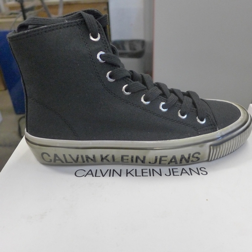 2153 - 2 Pairs of Calvin Klein trainers