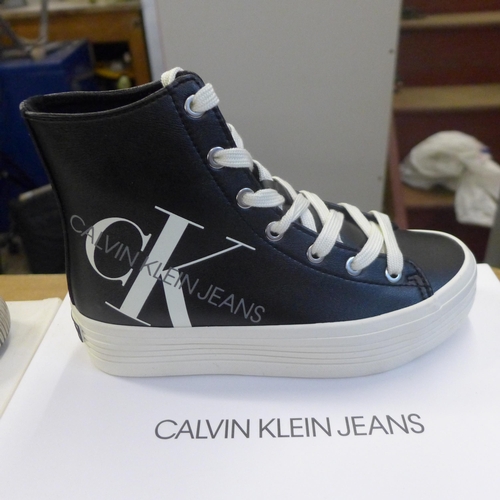 2153 - 2 Pairs of Calvin Klein trainers