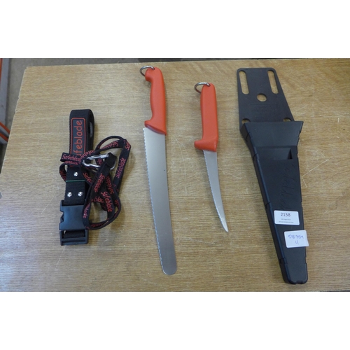 2158 - A Safeblade case with two knives