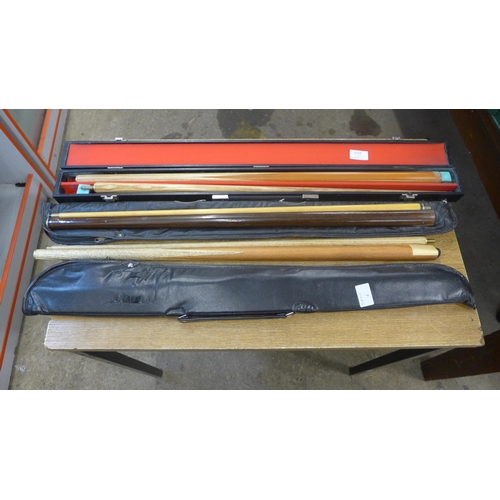 2159 - 3 pool/snooker cues