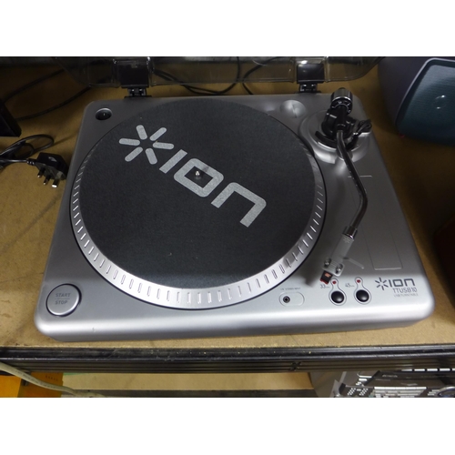 2174 - An Ion turntable (model no. TTY51310)