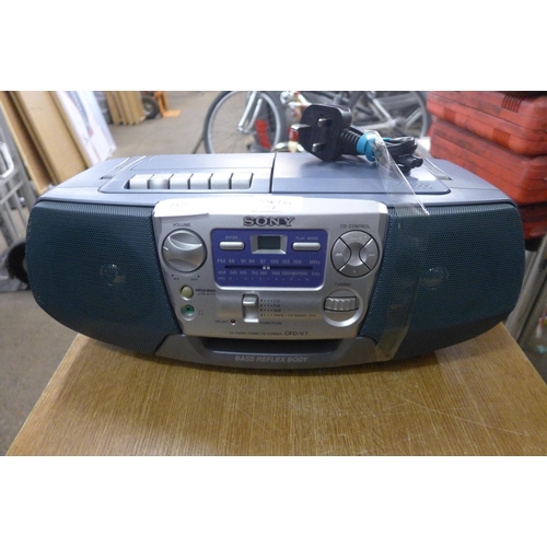 2175 - A Sony CD radio cassette recorder