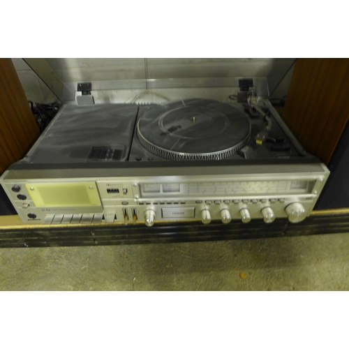 2183 - A Hitachi Dolby Hi-fi System SDT-7785 Unitorque Direct Drive turntable with tape counter, equaliser,... 