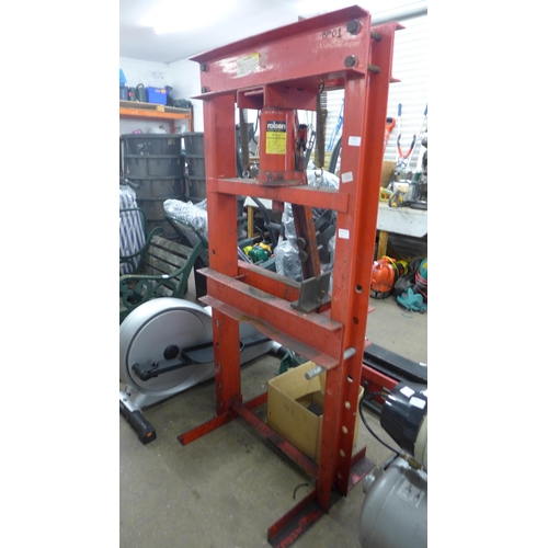 2222 - A Rolson 30 tonne hydraulic press with attachments * this lot is subject to VAT