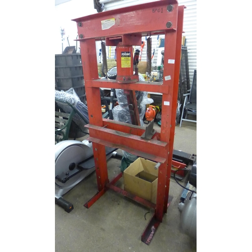 2222 - A Rolson 30 tonne hydraulic press with attachments * this lot is subject to VAT