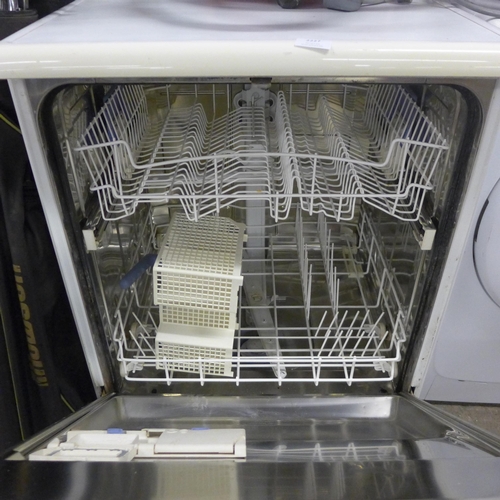 2227 - A Whirlpool AOP 4501/5 dishwasher