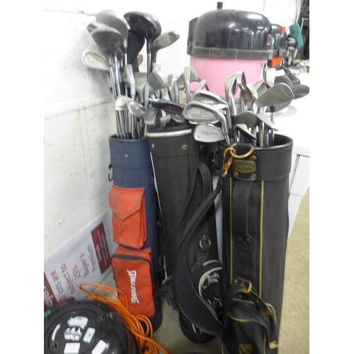 2229 - 3 golf bags with clubs