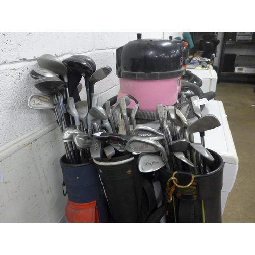 2229 - 3 golf bags with clubs