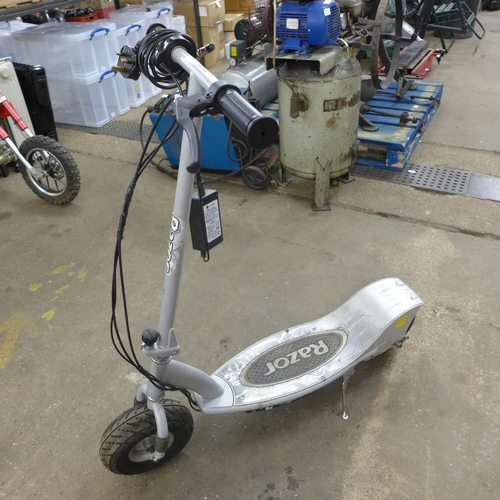 2265A - A Razor E300 electric scooter with charger - Police repossession