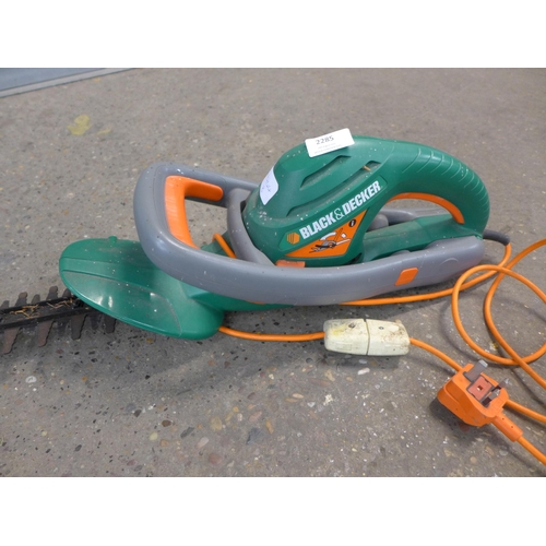 2285 - A Black & Decker hedge trimmer