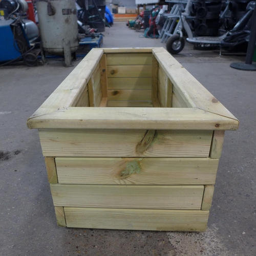 2296 - A wooden planter