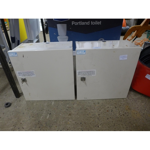 2391 - 2 Lockable cabinets