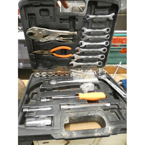 2467 - Woden workshop drawers, G-clamps and part tool set